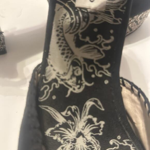 ED HARDY Peep Toe PLATFORM ANKLE STRAP CUSHIONED KOI FISH LINING Size 10 M - Picture 12 of 14